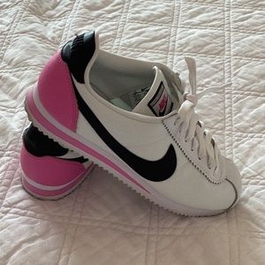 Women’s Nike Cortez sneakers size 7.5 white/pink